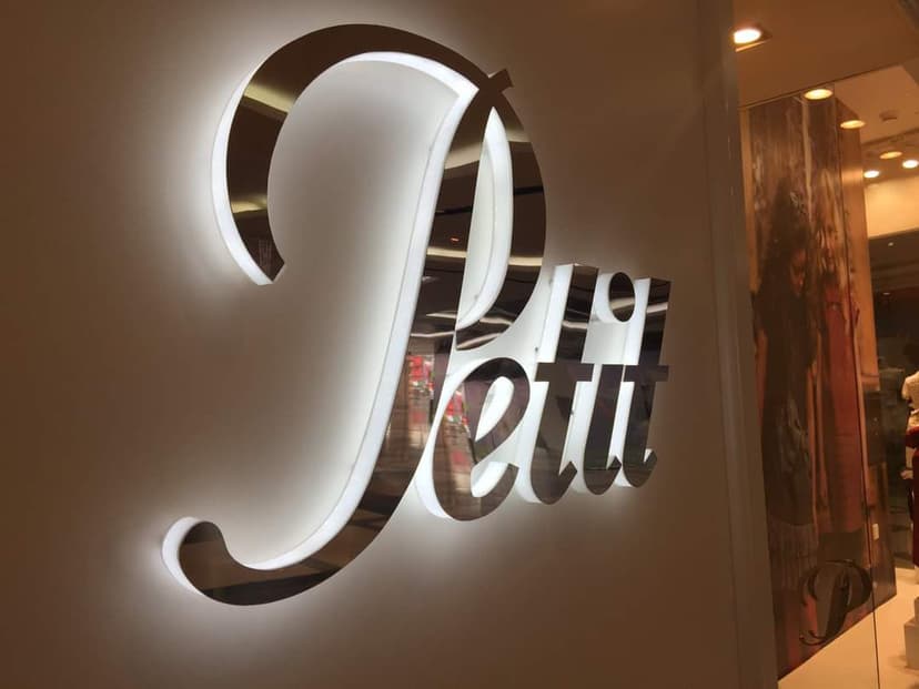 Guide with Style: Wayfinding & Interior Signage